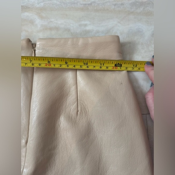 ARITZIA WILFRED Elegant Cream Faux Leather Mini Skirt (US 00) - Picture 6 of 7